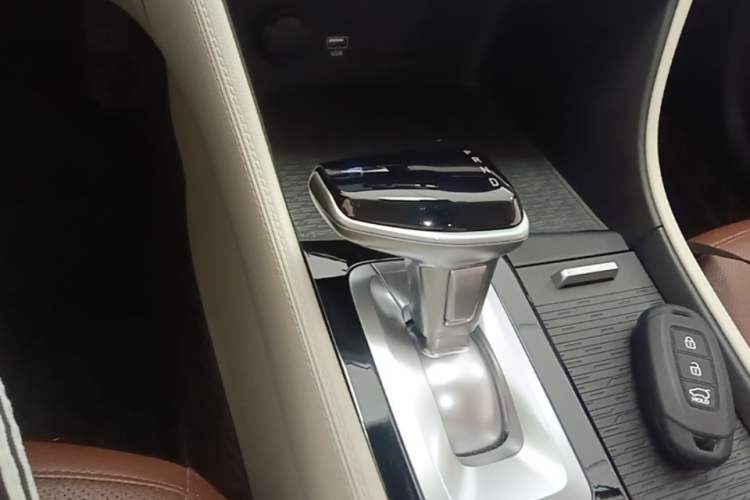 Used Hyundai Mistra 2021 1.8L CVT LUX Premium Edition Gear Lever