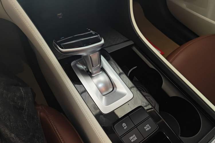 Used Hyundai Mistra 2021 1.8L CVT GLX Elite Edition Gear Lever