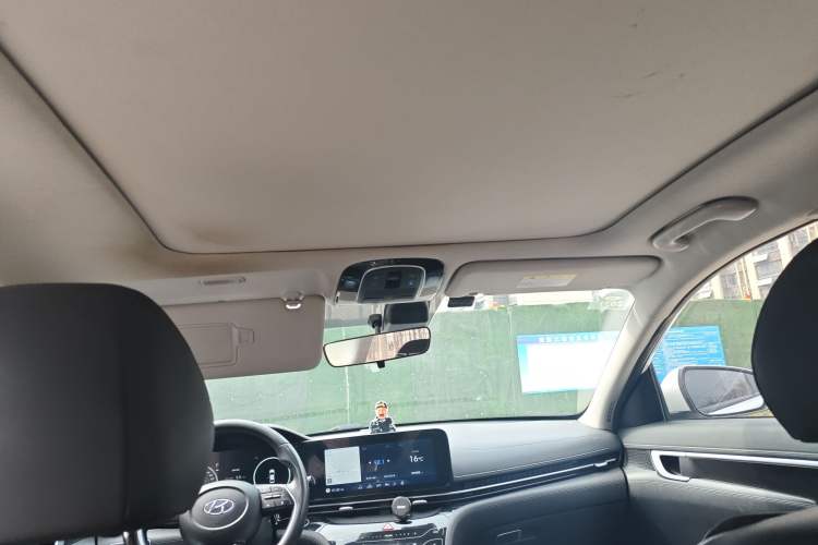 Used Hyundai Mistra 2021 1.8L CVT LUX Premium Edition Headliner