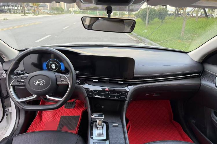 Used Hyundai Mistra 2021 1.8L CVT GLS Leading Edition Interior 1