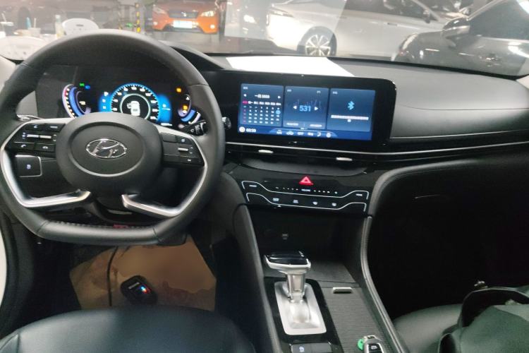 Used Hyundai Mistra 2021 1.8L CVT GLX Elite Edition Interior 2