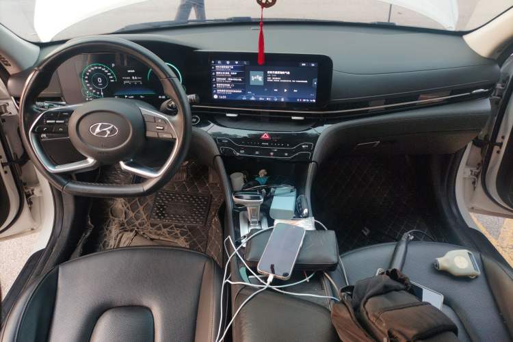 Used Hyundai Mistra 2021 1.8L CVT LUX Premium Edition Interior 2