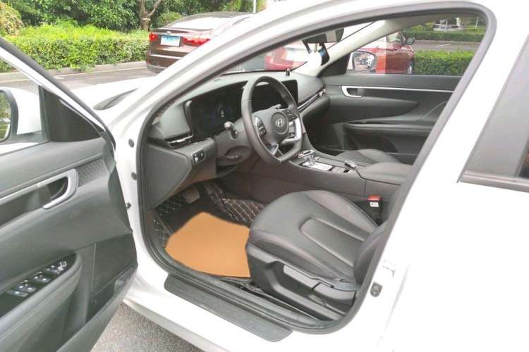 Used Hyundai Mistra 2021 1.8L CVT GLX Elite Edition Interior 2