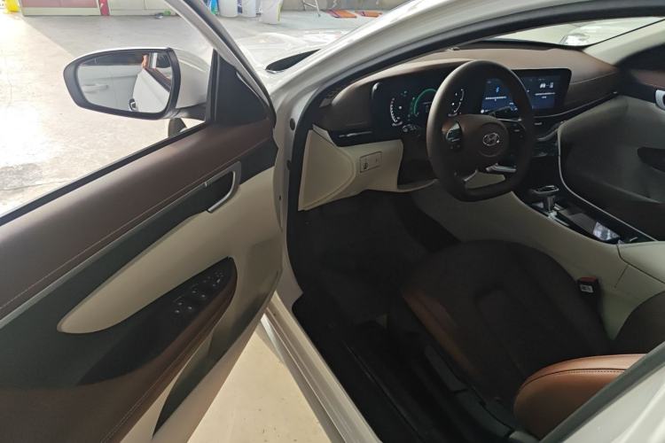 Used Hyundai Mistra 2021 1.8L CVT GLX Elite Edition Interior 3