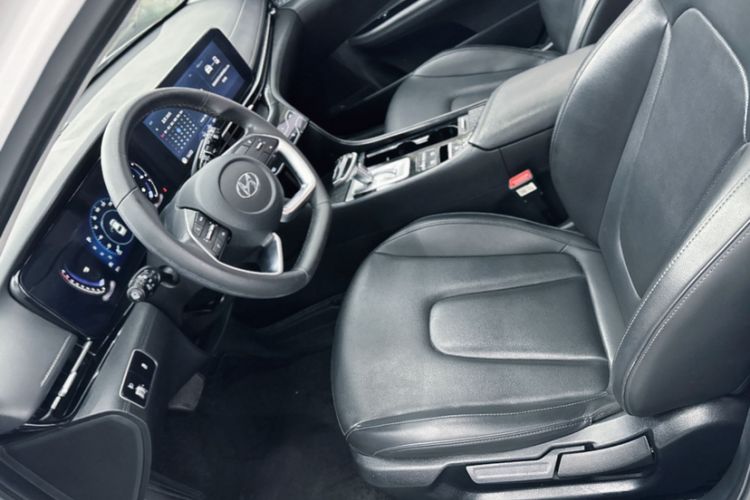 Used Hyundai Mistra 2021 1.8L CVT GLX Elite Edition Interior 3