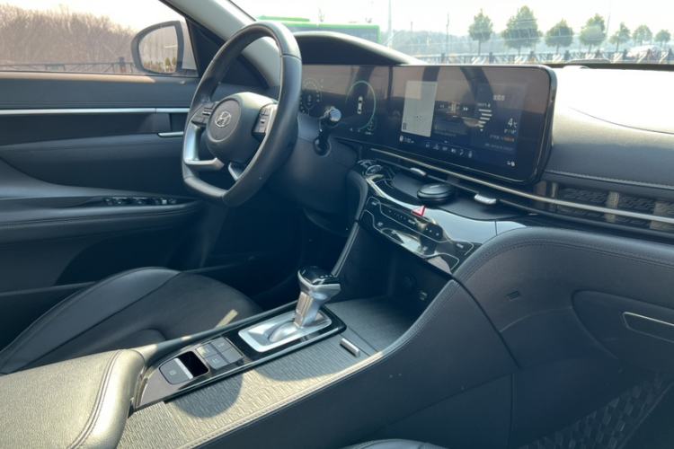 Used Hyundai Mistra 2021 1.8L CVT GLX Elite Edition Interior 4