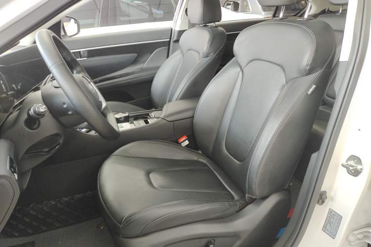 Used Hyundai Mistra 2021 1.8L CVT LUX Premium Edition Left Front Seat