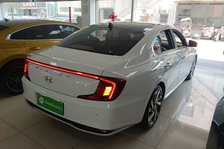 Used Hyundai Mistra 2021 1.8L CVT LUX Premium Edition Rear Right 45 Deg