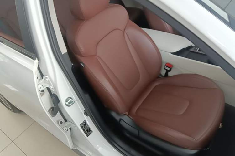 Used Hyundai Mistra 2021 1.8L CVT LUX Premium Edition Right Front Seat