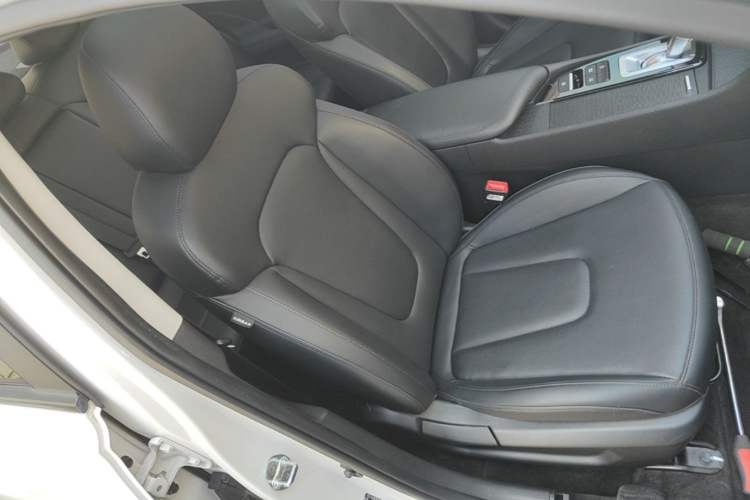 Used Hyundai Mistra 2021 1.8L CVT GLX Elite Edition Right Front Seat