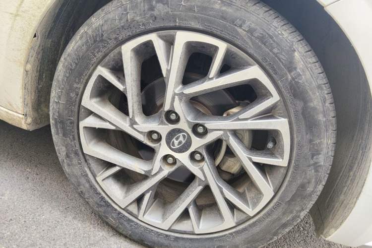 Used Hyundai Mistra 2021 1.8L CVT GLX Elite Edition Right Front Wheel Hub