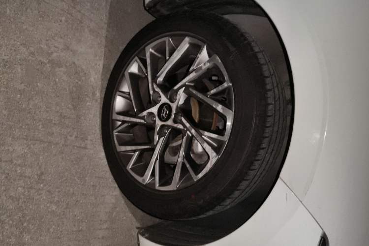 Used Hyundai Mistra 2021 1.8L CVT GLX Elite Edition Right Front Wheel Hub