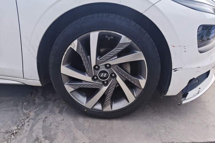 Used Hyundai Mistra 2021 1.8L CVT LUX Premium Edition Right Front Wheel Hub