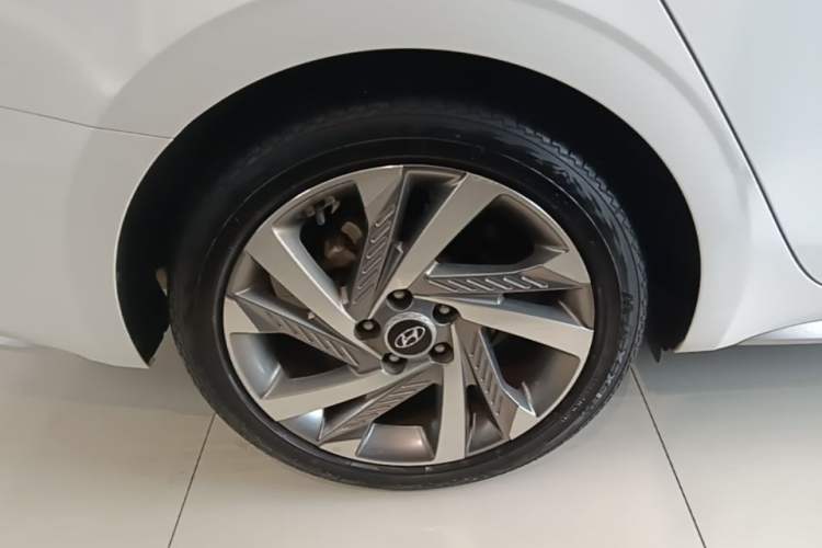Used Hyundai Mistra 2021 1.8L CVT LUX Premium Edition Right Rear Wheel Hub
