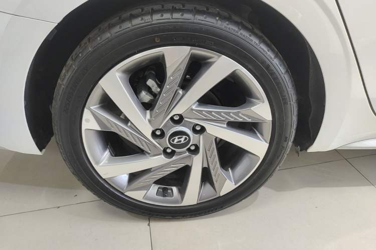 Used Hyundai Mistra 2021 1.8L CVT LUX Premium Edition Right Rear Wheel Hub