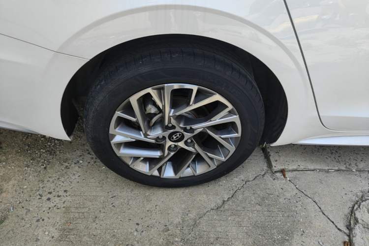 Used Hyundai Mistra 2021 1.8L CVT GLX Elite Edition Right Rear Wheel Hub