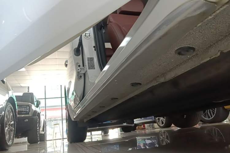 Used Hyundai Mistra 2021 1.8L CVT LUX Premium Edition Right Side Sill