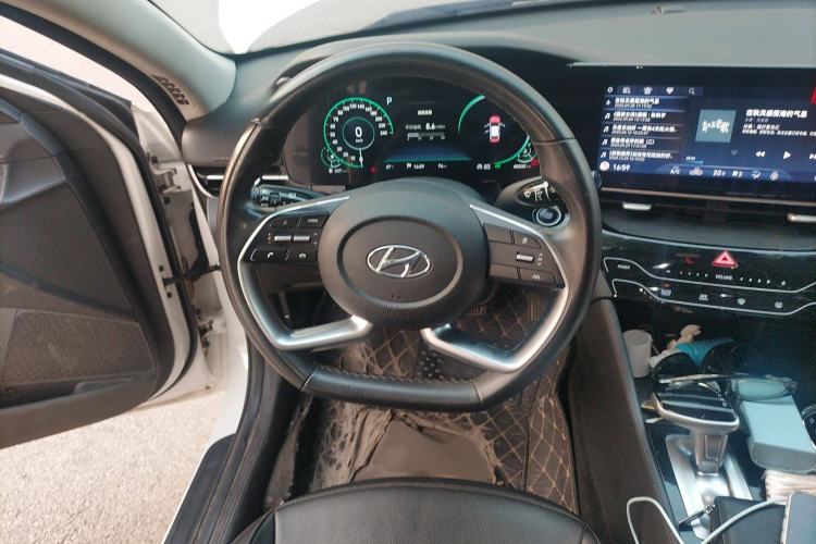 Used Hyundai Mistra 2021 1.8L CVT LUX Premium Edition Steering Wheel