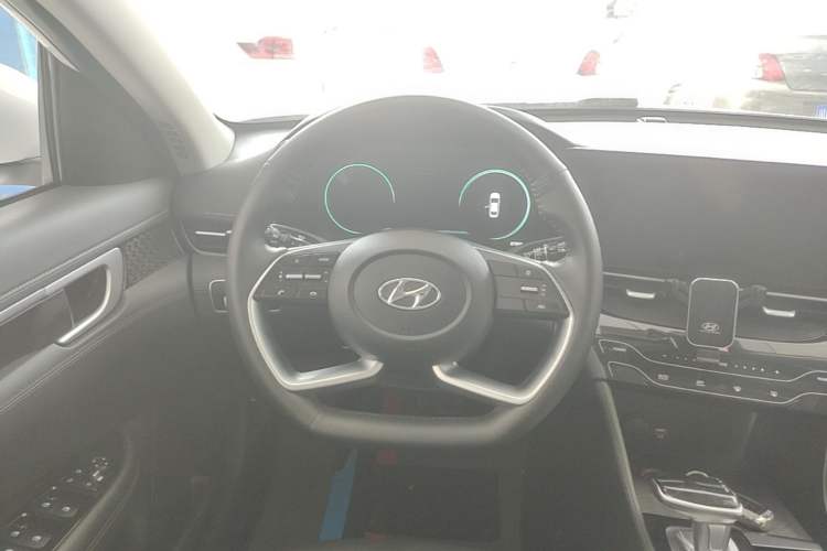 Used Hyundai Mistra 2021 1.8L CVT LUX Premium Edition Steering Wheel