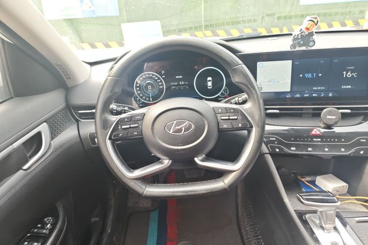 Used Hyundai Mistra 2021 1.8L CVT LUX Premium Edition Steering Wheel
