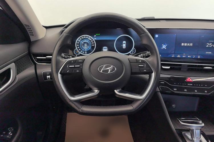 Used Hyundai Mistra 2021 1.8L CVT LUX Premium Edition Steering Wheel