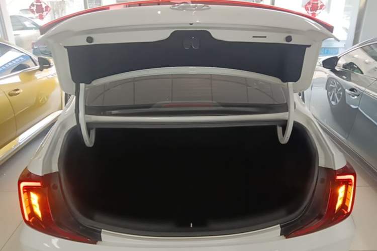 Used Hyundai Mistra 2021 1.8L CVT LUX Premium Edition Trunk