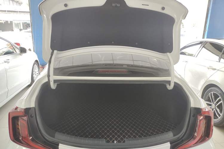 Used Hyundai Mistra 2021 1.8L CVT LUX Premium Edition Trunk