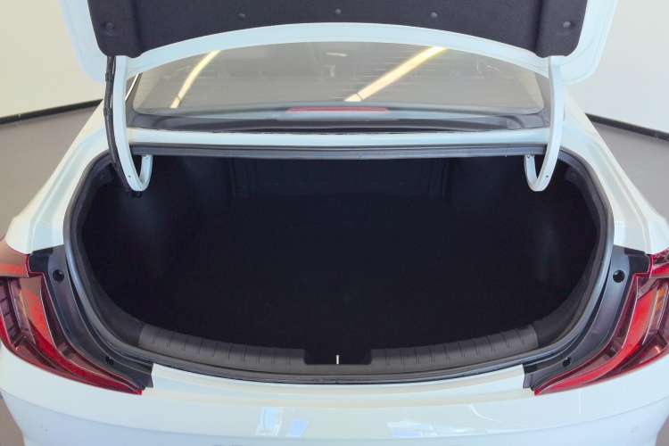 Used Hyundai Mistra 2021 1.8L CVT LUX Premium Edition Trunk