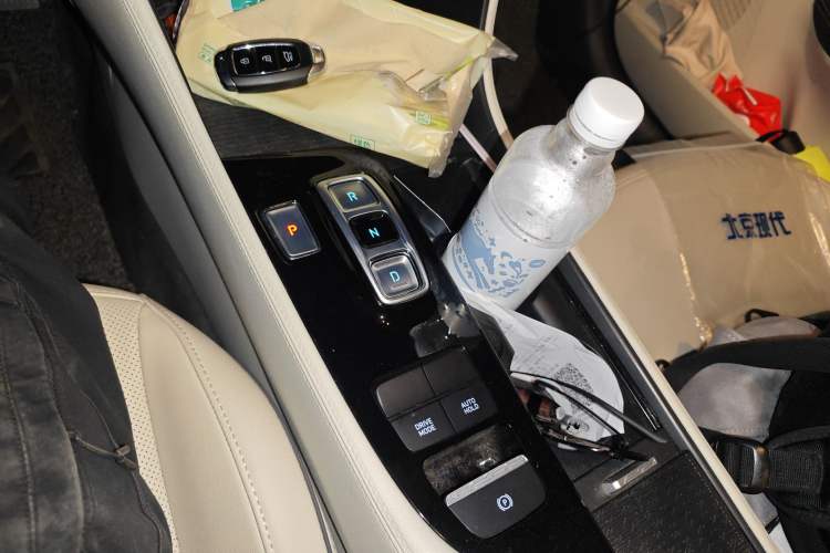 Used Hyundai Mistra New Energy 2021 LUX Premium Edition Gear Lever