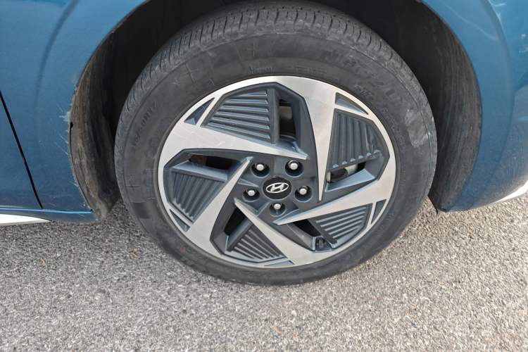 Used Hyundai Mistra New Energy 2021 LUX Premium Edition Right Front Wheel Hub