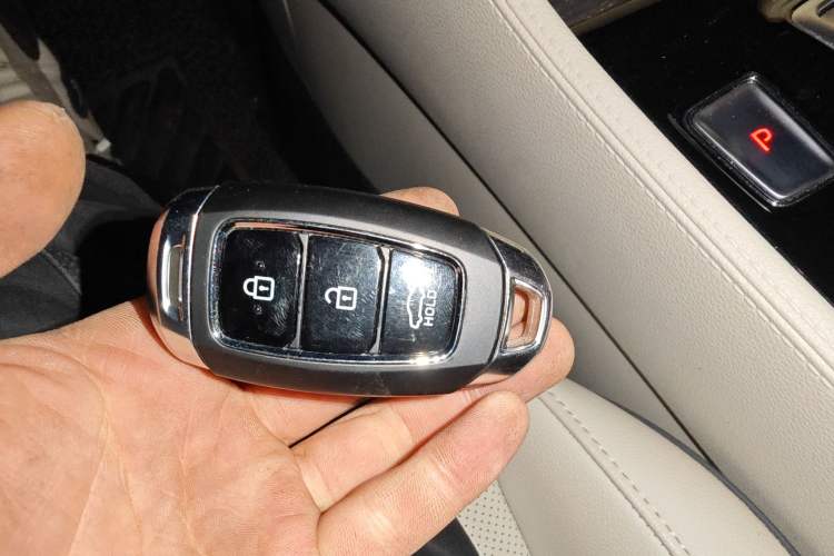 Used Hyundai Mistra New Energy 2021 LUX Premium Edition Vehicle Key