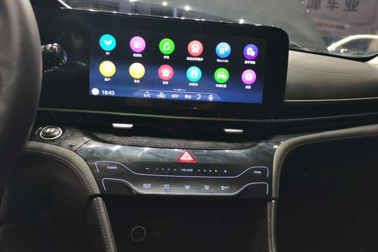 Used Hyundai Mistra New Energy 2021 LUX Premium Edition Audio And AC Panel