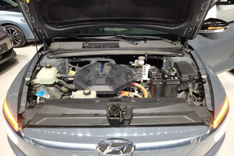 Used Hyundai Mistra New Energy 2021 LUX Premium Edition Engine Bay