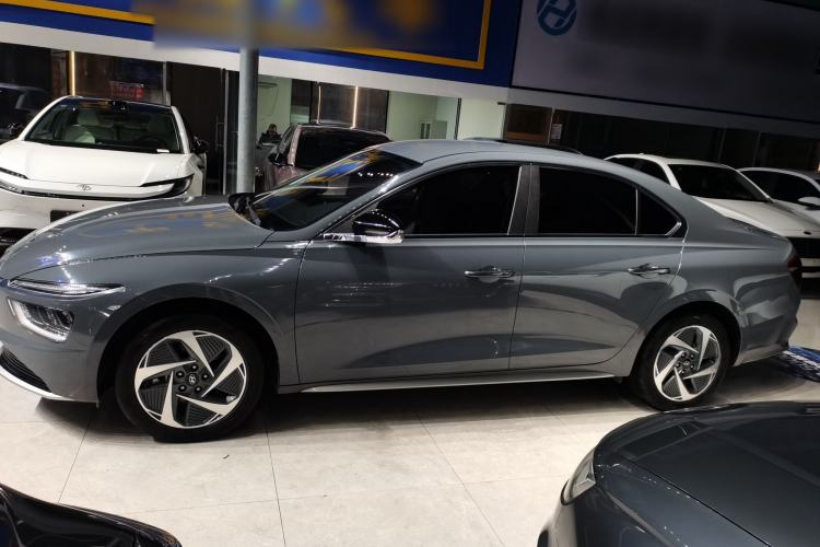 Used Hyundai Mistra New Energy 2021 LUX Premium Edition Exterior 3