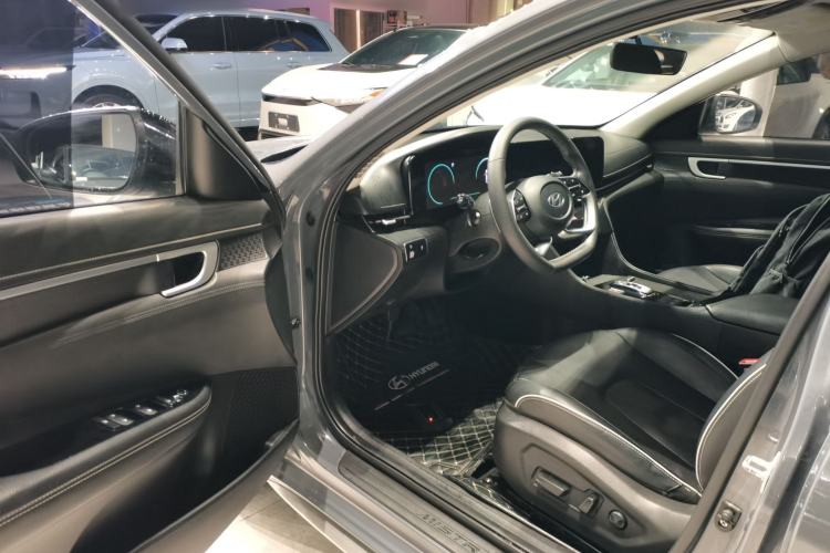 Used Hyundai Mistra New Energy 2021 LUX Premium Edition Interior 3