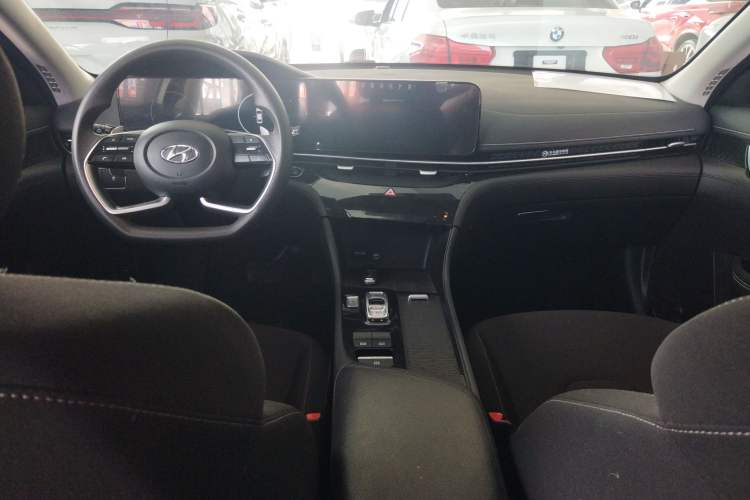 Used Hyundai Mistra New Energy 2021 GLX Elite Edition Interior 2