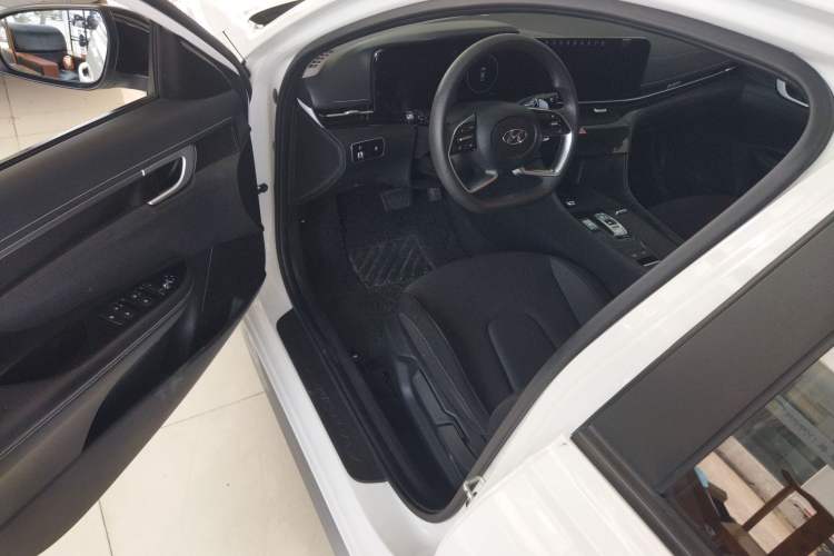 Used Hyundai Mistra New Energy 2021 GLX Elite Edition Interior 3