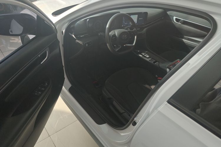 Used Hyundai Mistra New Energy 2021 GLX Elite Edition Interior 3