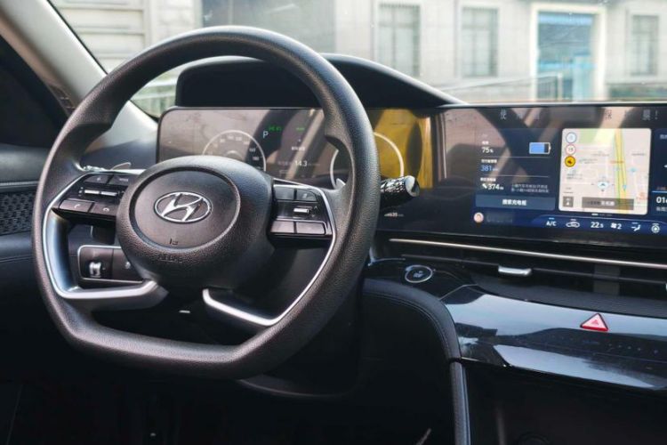 Used Hyundai Mistra New Energy 2021 GLX Elite Edition Interior 3