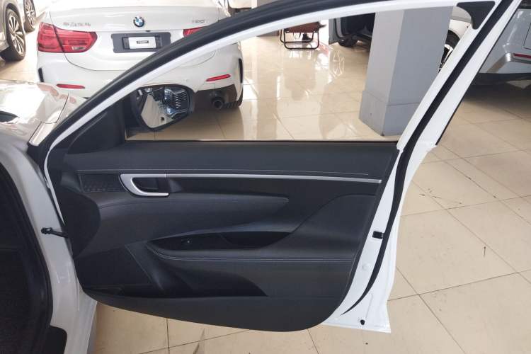 Used Hyundai Mistra New Energy 2021 GLX Elite Edition Interior 5