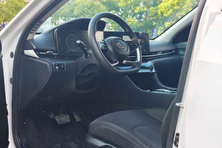 Used Hyundai Mistra New Energy 2021 GLX Elite Edition Interior 5