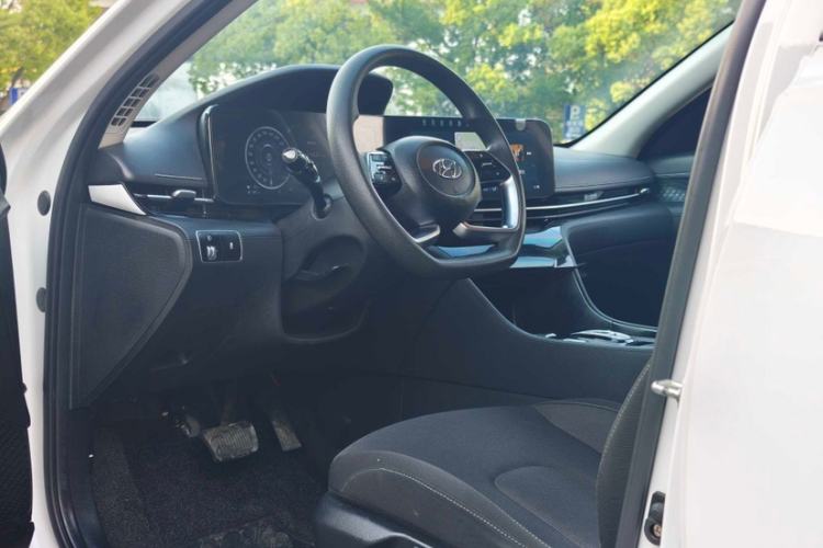 Used Hyundai Mistra New Energy 2021 GLX Elite Edition Interior 8