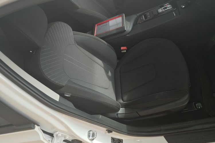 Used Hyundai Mistra New Energy 2021 GLX Elite Edition Right Front Seat