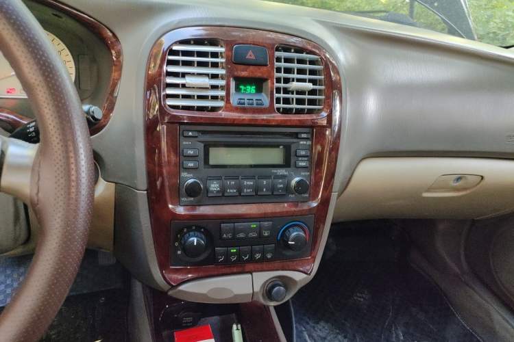 Used Hyundai MoInca 2009 1.8L Manual Luxury Edition GL Audio And AC Panel