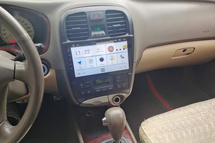 Used Hyundai MoInca 2009 1.8L Automatic Prestige GL Model Audio And AC Panel