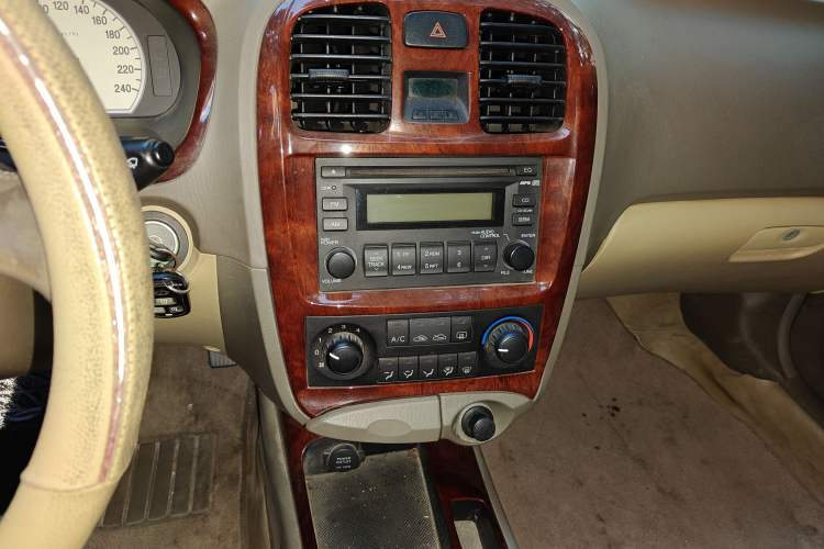 Used Hyundai MoInca 2009 2.0L Manual Luxury Edition GL Audio And AC Panel