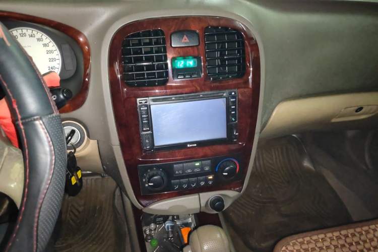 Used Hyundai MoInca 2009 2.0L Automatic Comfort Edition GL Audio And AC Panel