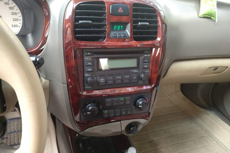 Used Hyundai MoInca 2009 1.8L Manual Comfort Edition GL Audio And AC Panel