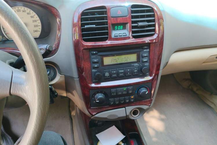 Used Hyundai MoInca 2009 1.8L Manual Comfort Edition GL Audio And AC Panel