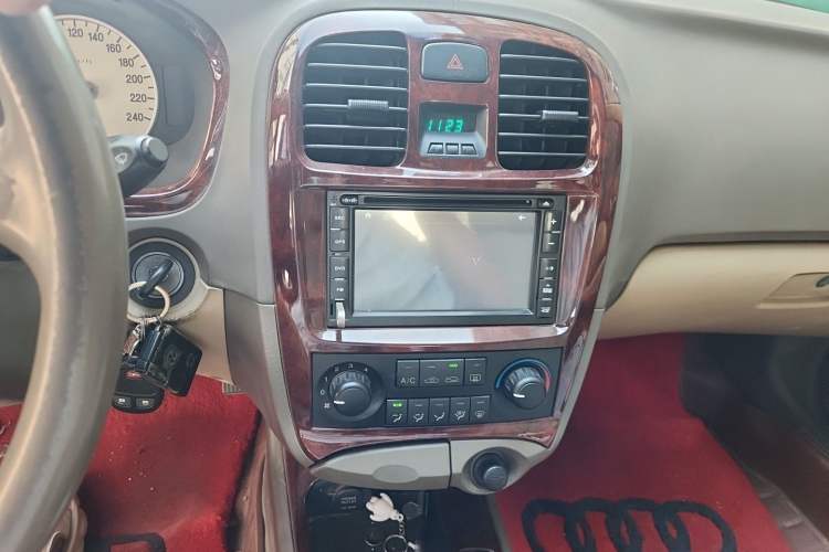 Used Hyundai MoInca 2009 1.8L Manual Luxury Edition GL Audio And AC Panel